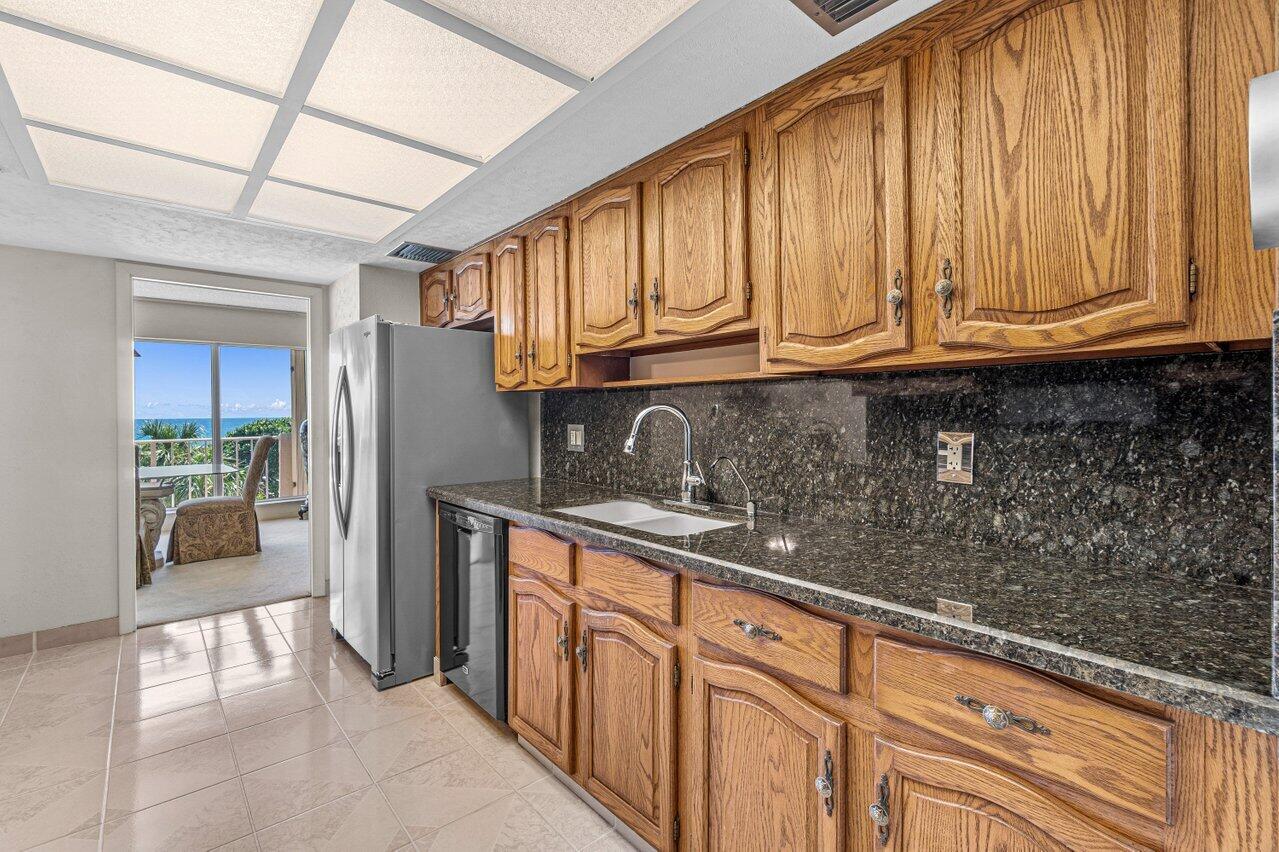 4301 North Ocean Boulevard, Unit A402 Boca Raton, FL 33431 - Photo 11 of 25 010-4301NorthOceanBoulevard-BocaRaton-FL