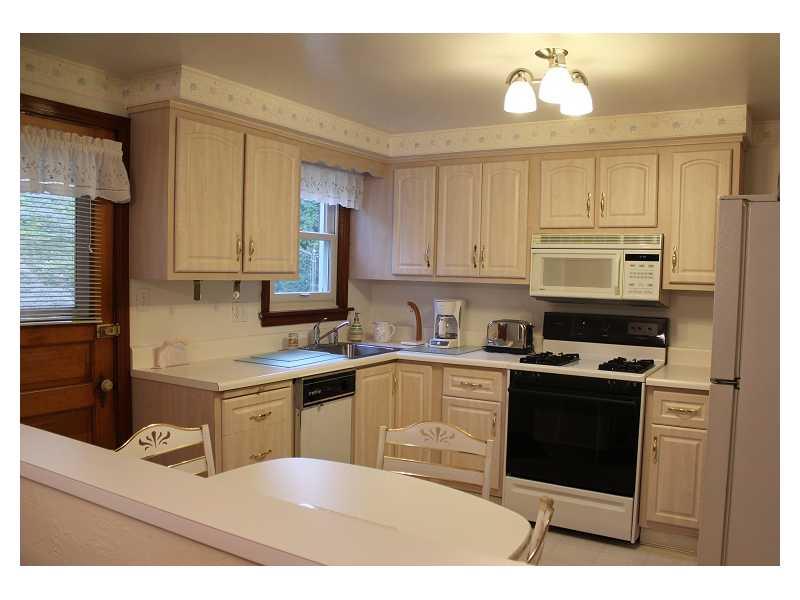 719 Irwin Run Road West Mifflin, PA 15122 - Photo 6 of 17 Kitchen.