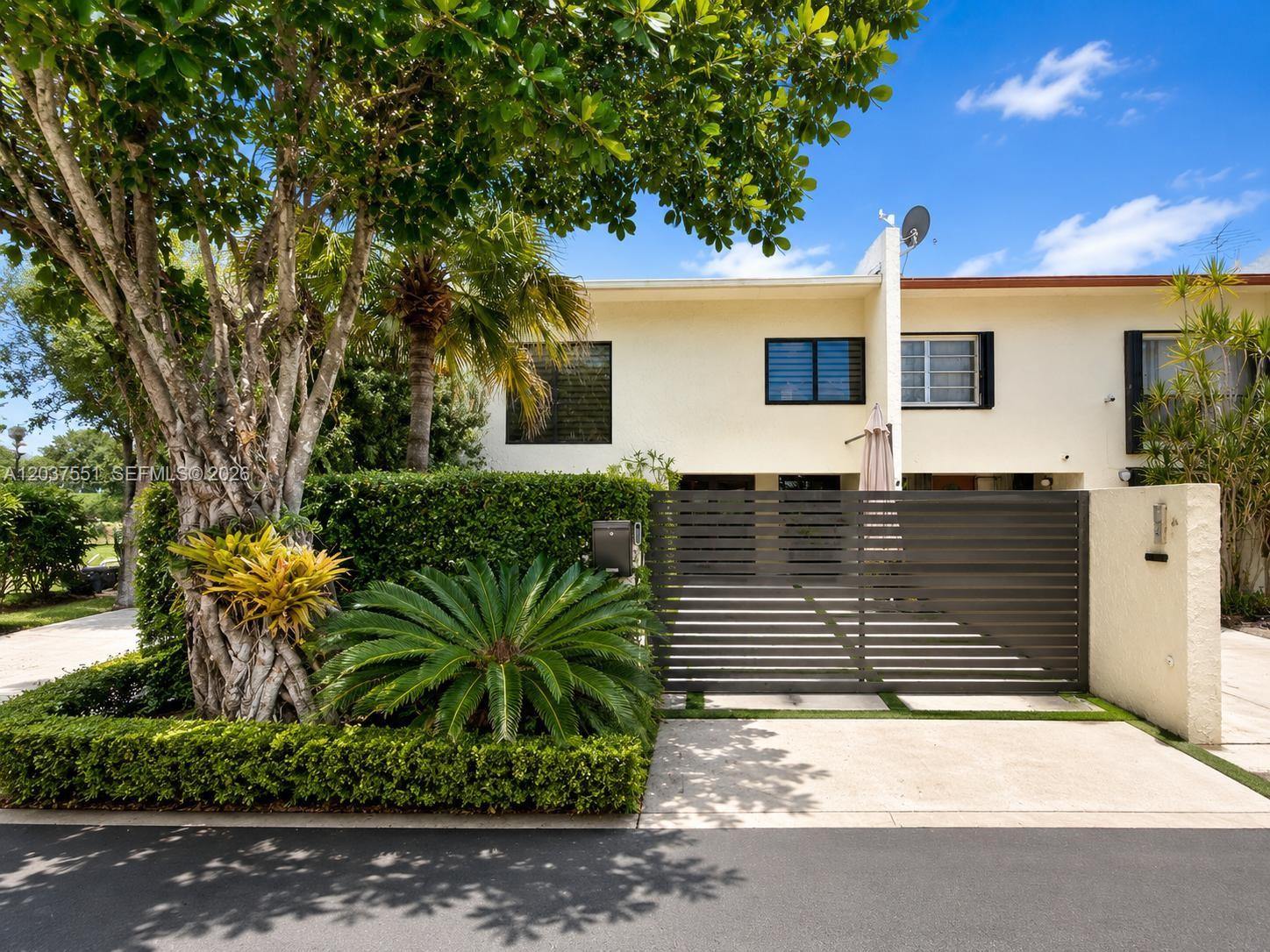 7968 Southwest 105th Place Miami, FL 33173 - Photo 1 of 29