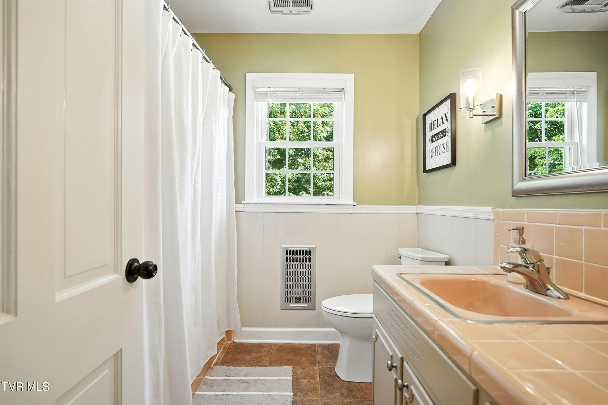 120 Lick Branch Road Bristol, TN 37620 - Photo 32 of 45 second full bath upstairs