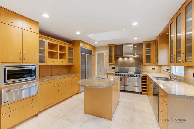 $878,000 | 825 Downing Street, Northbrook, IL 60062