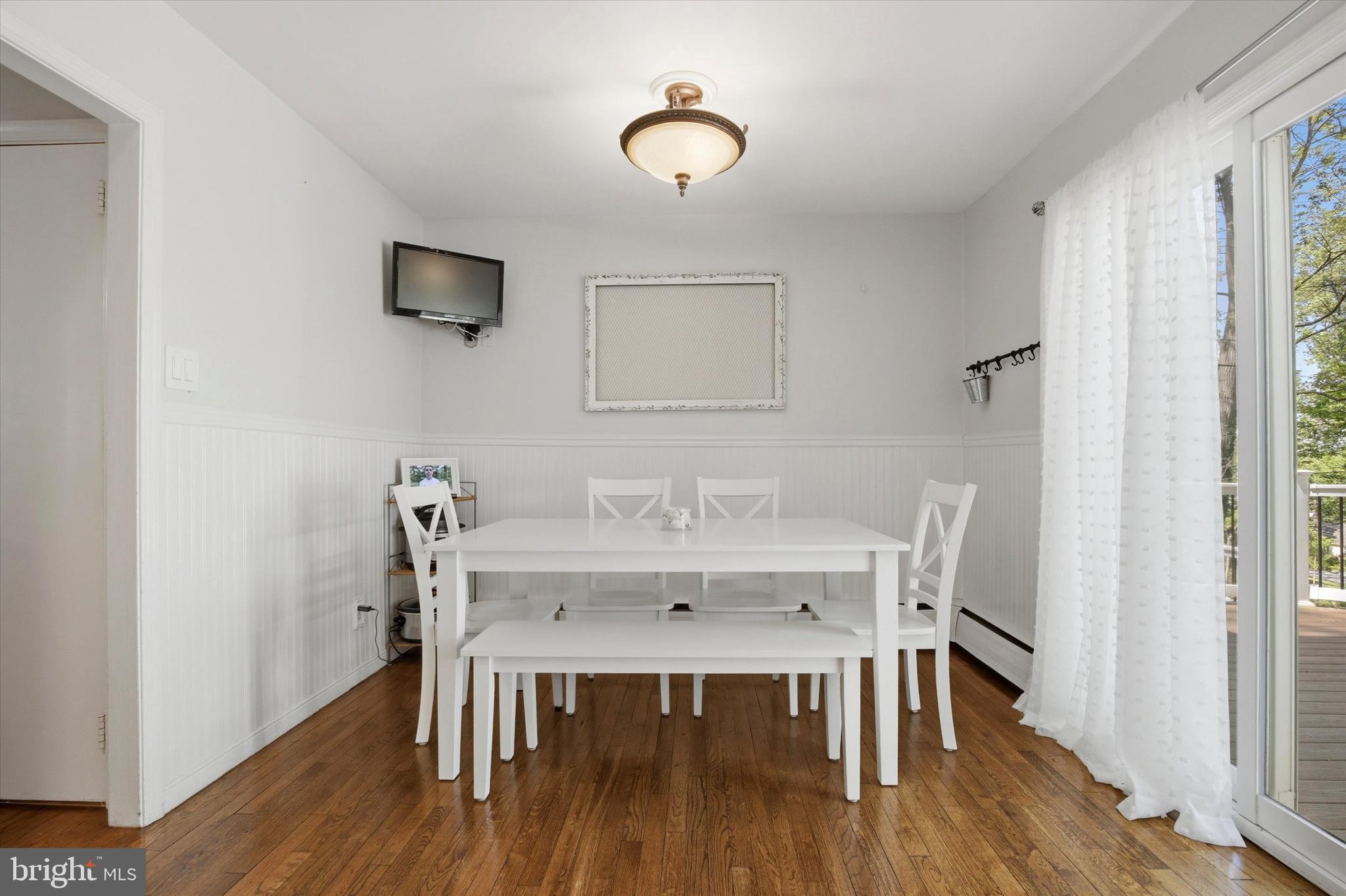 471 Hilltop Road Paoli, PA 19301 - Photo 12 of 39 EAT-IN KITCHEN