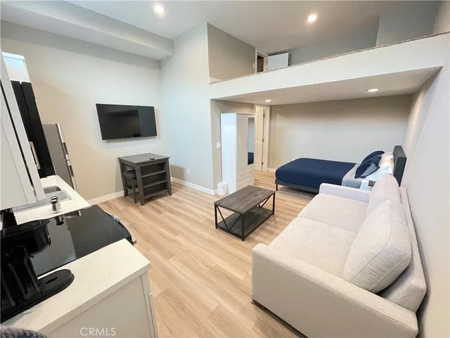 $1,695 | 3335 Triangle Place, Unit A, Glendale, CA 91208