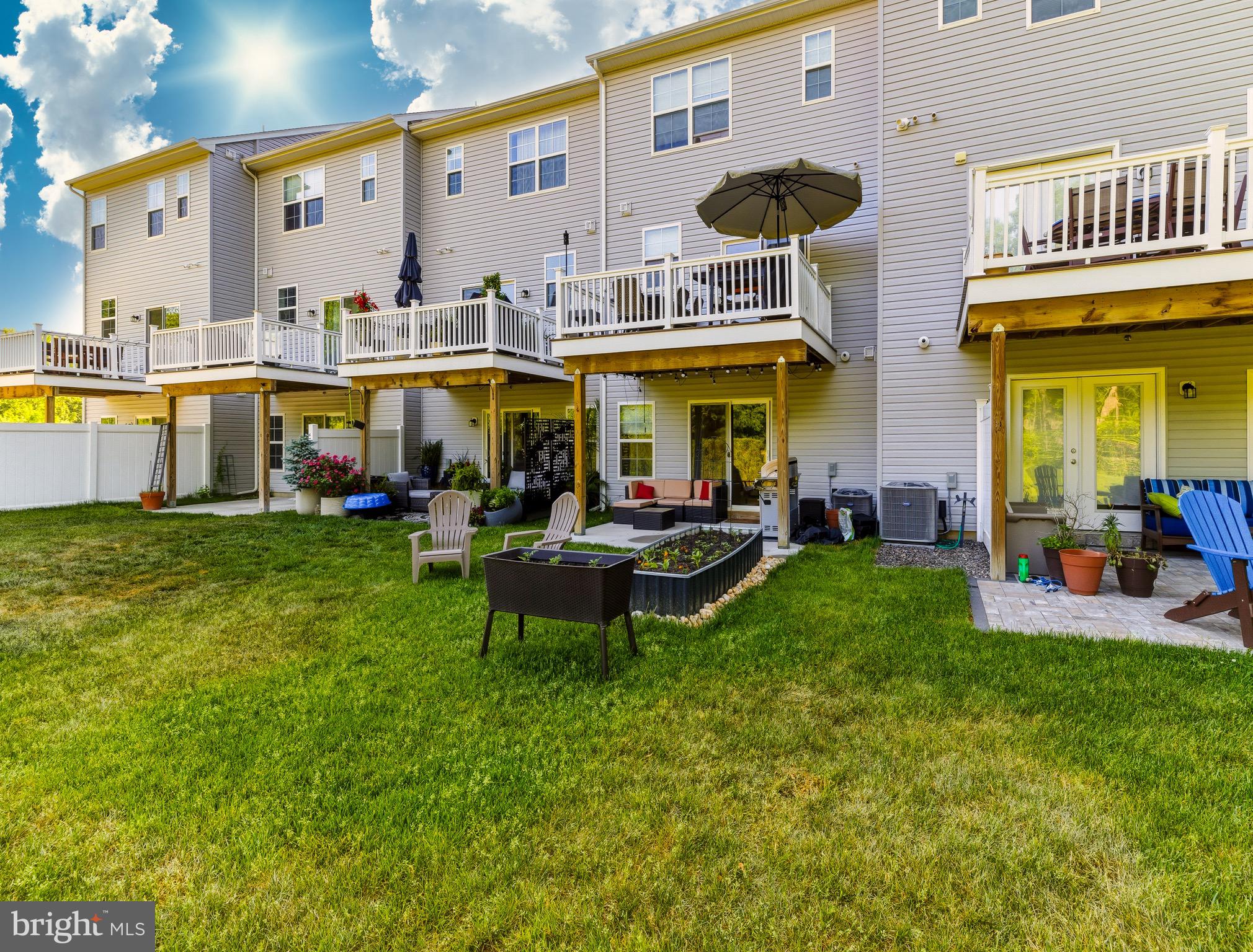93 Aviary Road Thorofare, NJ 08086 - Photo 27 of 39 Patio & Deck