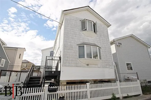 $669,000 | 35 Melba Court | Gerritsen Beach