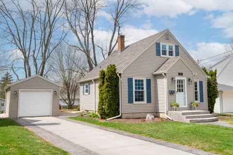 $385,000 | W63N391 Hillcrest Avenue, Cedarburg, WI 53012