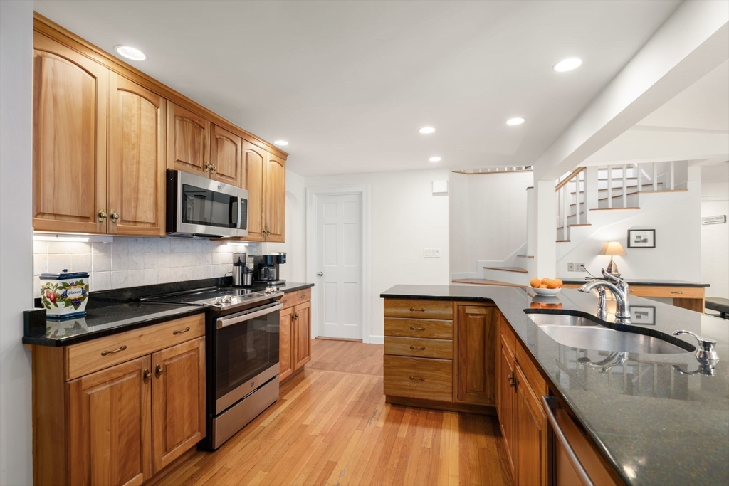 75 Westland Road Weston, MA 02493 - Photo 11 of 28