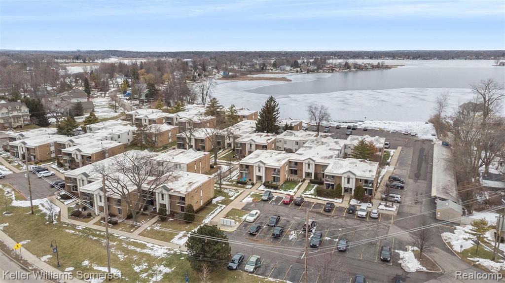 1643 Cass Lake Road Keego Harbor, MI 48320 - Photo 2 of 28