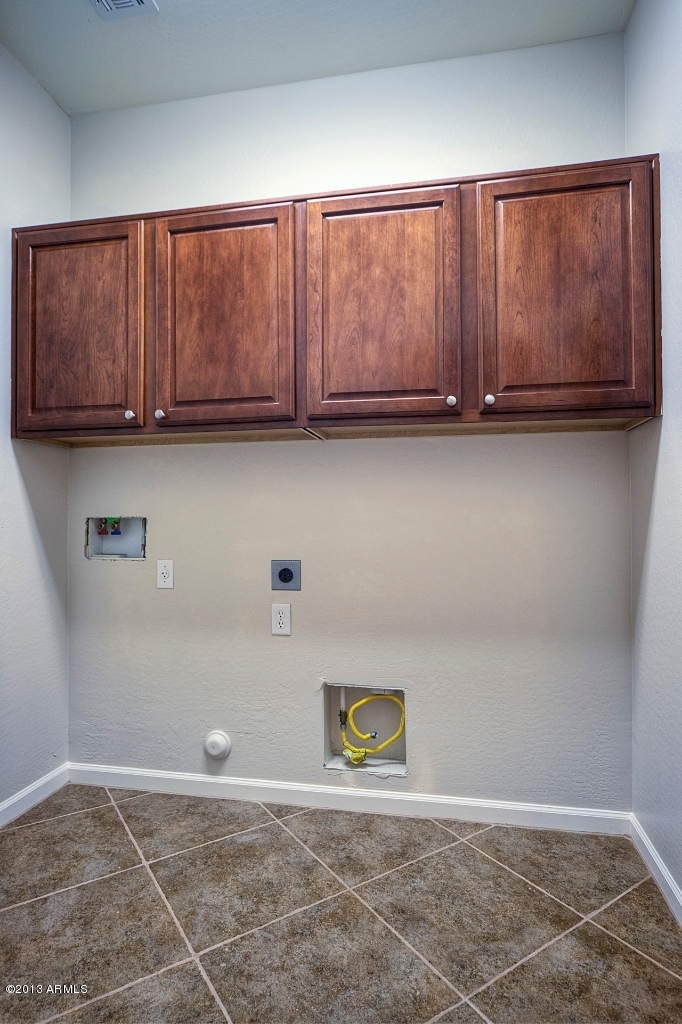 5428 West Red Bird Road Phoenix, AZ 85083 - Photo 13 of 27 Laundry Room