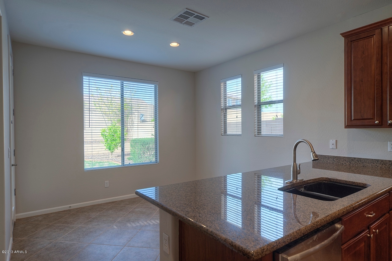5428 West Red Bird Road Phoenix, AZ 85083 - Photo 14 of 27 Breakfast Area