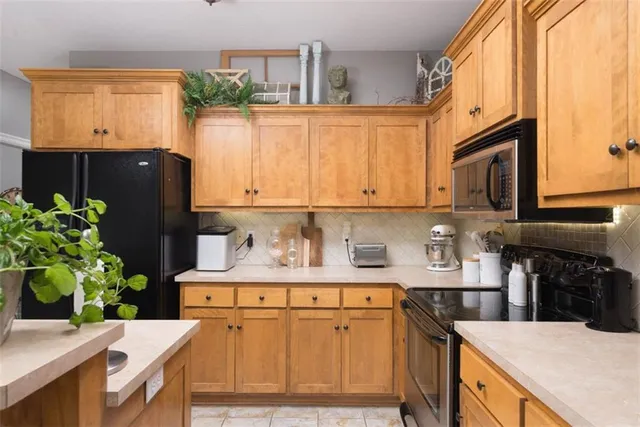 $520,000 | 5275 Southeast Fox Run Road, Lathrop, MO 64465