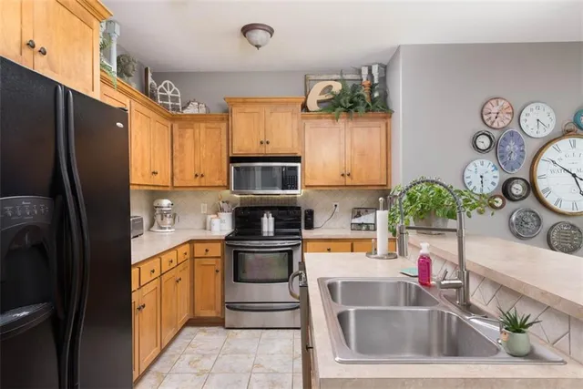 $520,000 | 5275 Southeast Fox Run Road, Lathrop, MO 64465