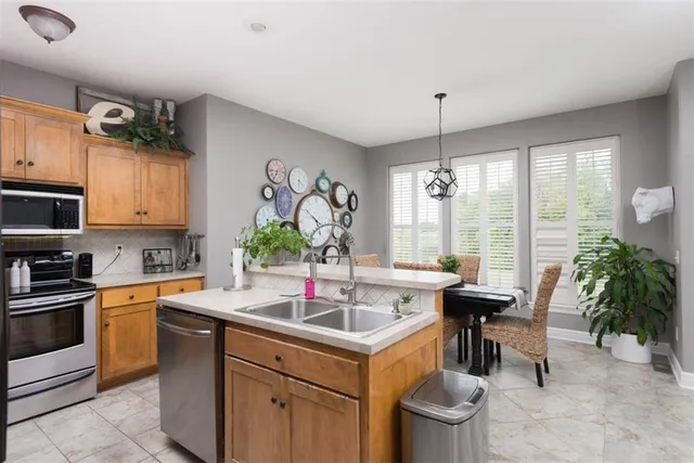 $520,000 | 5275 Southeast Fox Run Road, Lathrop, MO 64465