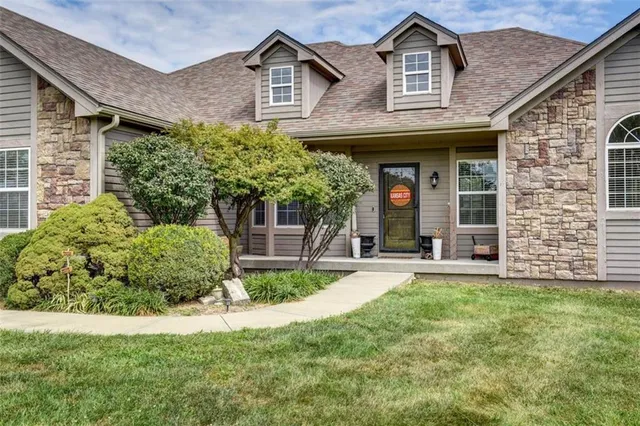 $520,000 | 5275 Southeast Fox Run Road, Lathrop, MO 64465