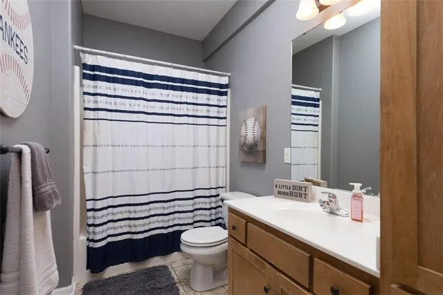 $520,000 | 5275 Southeast Fox Run Road, Lathrop, MO 64465