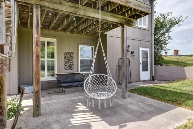 $520,000 | 5275 Southeast Fox Run Road, Lathrop, MO 64465