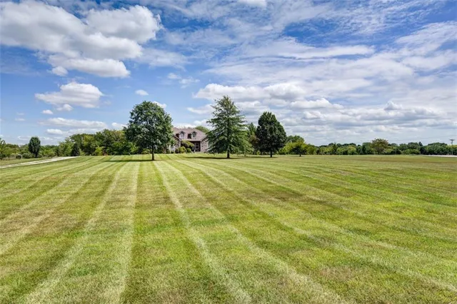 $520,000 | 5275 Southeast Fox Run Road, Lathrop, MO 64465