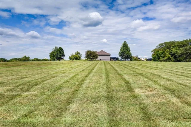 $520,000 | 5275 Southeast Fox Run Road, Lathrop, MO 64465