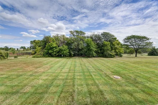 $520,000 | 5275 Southeast Fox Run Road, Lathrop, MO 64465