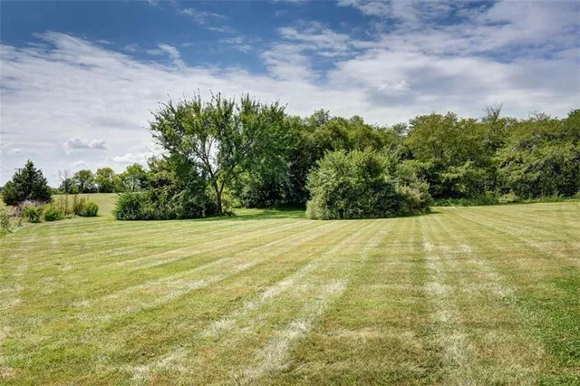 $520,000 | 5275 Southeast Fox Run Road, Lathrop, MO 64465