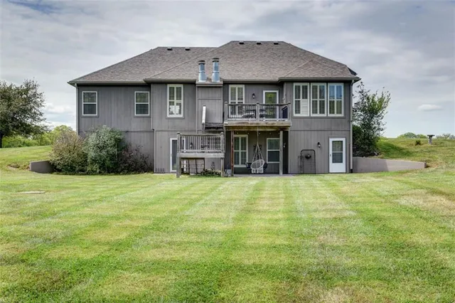 $520,000 | 5275 Southeast Fox Run Road, Lathrop, MO 64465