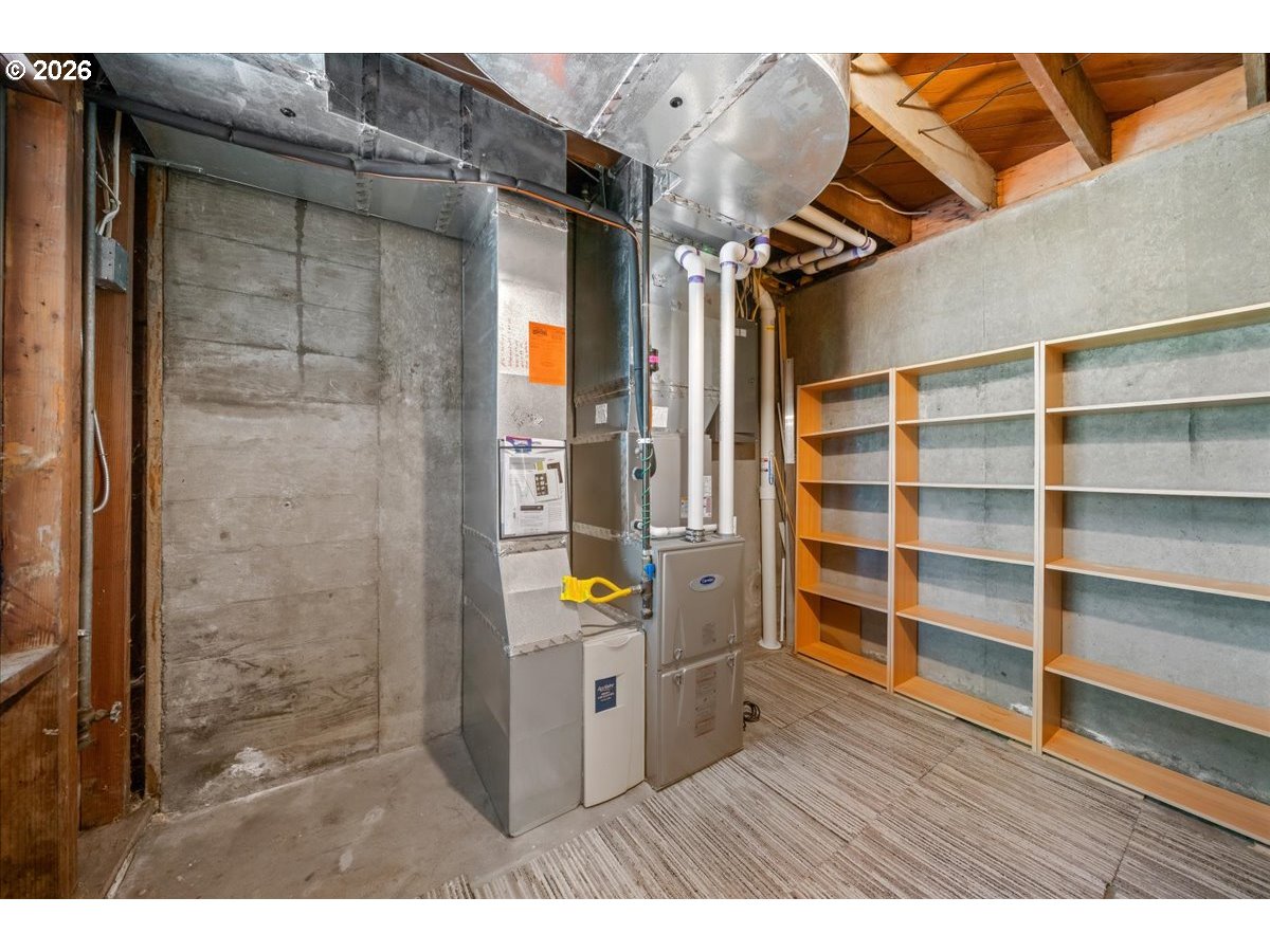 10332 Southwest Lancaster Road Portland, OR 97219 - Photo 36 of 48