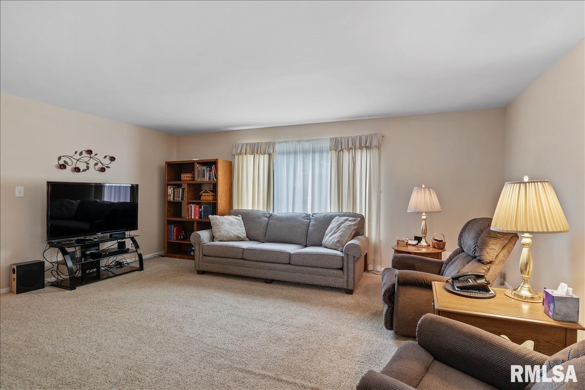 28 Providence Lane Springfield, IL 62711 - Photo 8 of 38