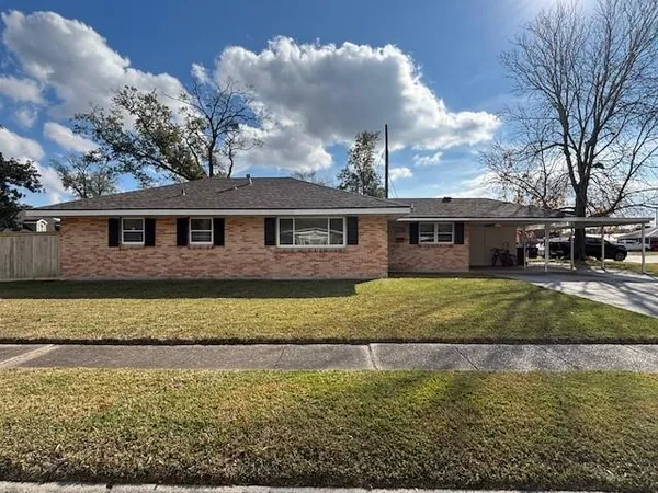 $1,900 | 631 Stratford Drive, Harahan, LA 70123