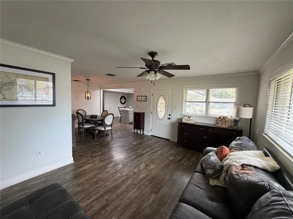 $1,900 | 631 Stratford Drive, Harahan, LA 70123