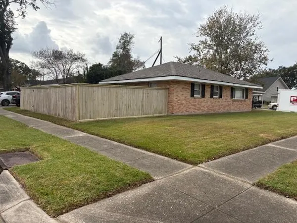 $1,900 | 631 Stratford Drive, Harahan, LA 70123