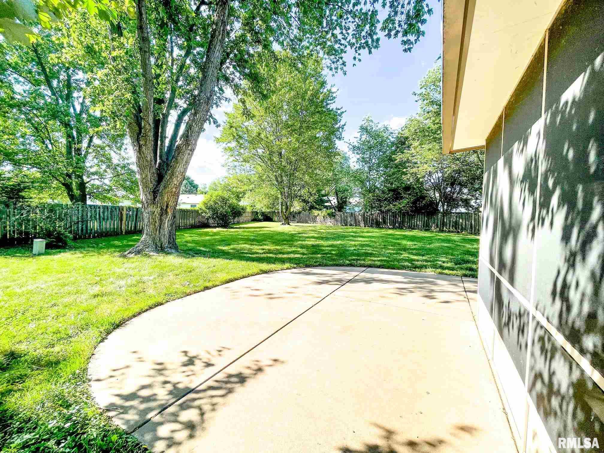 105 Lakebrook Court Springfield, IL 62702 - Photo 19 of 19 Gallery Image 19