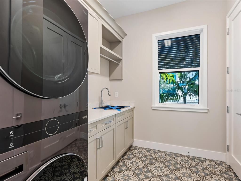 616 Mangrove Point Road Siesta Key, FL 34242 - Photo 34 of 58 Gallery Image 34