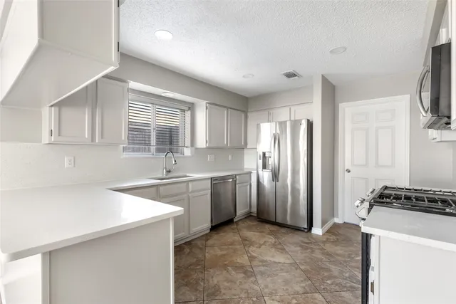 $2,150 | 18910 Yaupon Trail, Humble, TX 77346