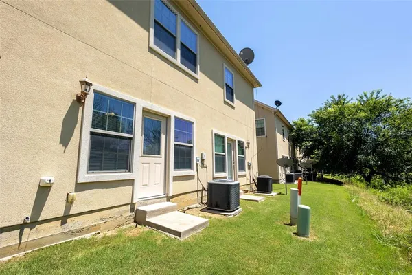 $1,940 | 1534 Aldra Drive, Fort Worth, TX 76120