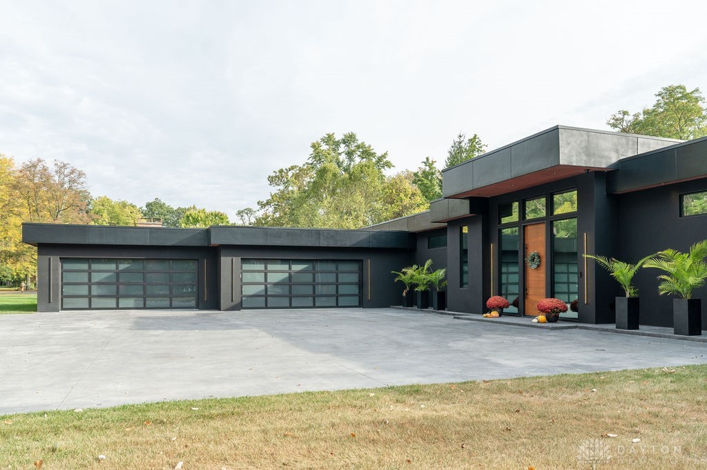 2360 Signal Hill Road Springfield, OH 45504 - Photo 3 of 46
