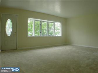 119 Kenmark Road Newark, DE 19713 - Photo 2 of 11 Living Room