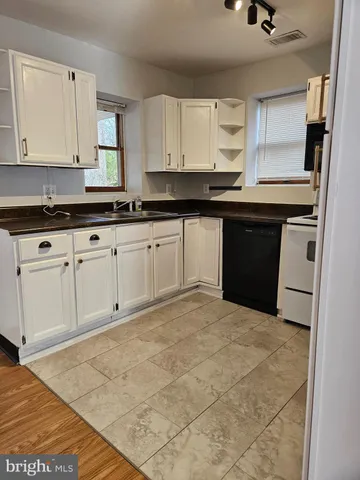 $2,600 | 355 Sturtons Lane, Pasadena, MD 21122