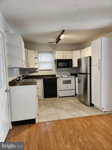 $2,600 | 355 Sturtons Lane, Pasadena, MD 21122