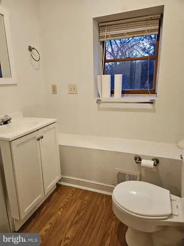 $2,600 | 355 Sturtons Lane, Pasadena, MD 21122