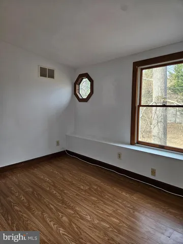 $2,600 | 355 Sturtons Lane, Pasadena, MD 21122