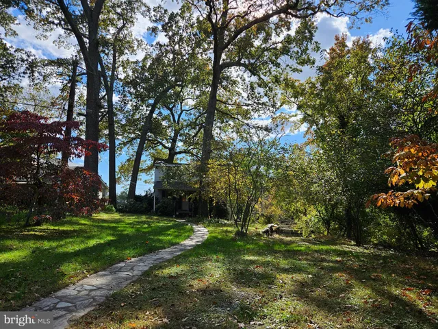 $2,600 | 355 Sturtons Lane, Pasadena, MD 21122