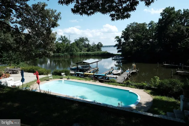 $2,600 | 355 Sturtons Lane, Pasadena, MD 21122