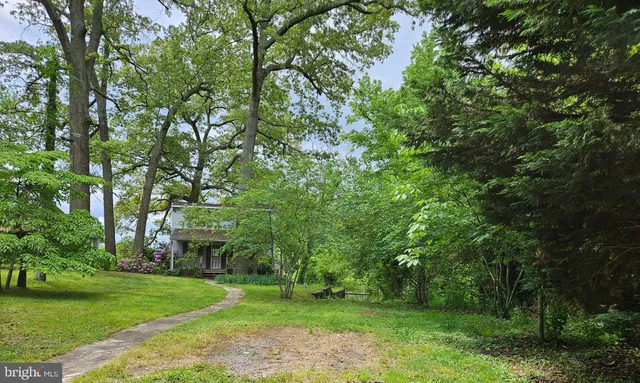 $2,600 | 355 Sturtons Lane, Pasadena, MD 21122