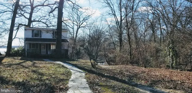 $2,600 | 355 Sturtons Lane, Pasadena, MD 21122