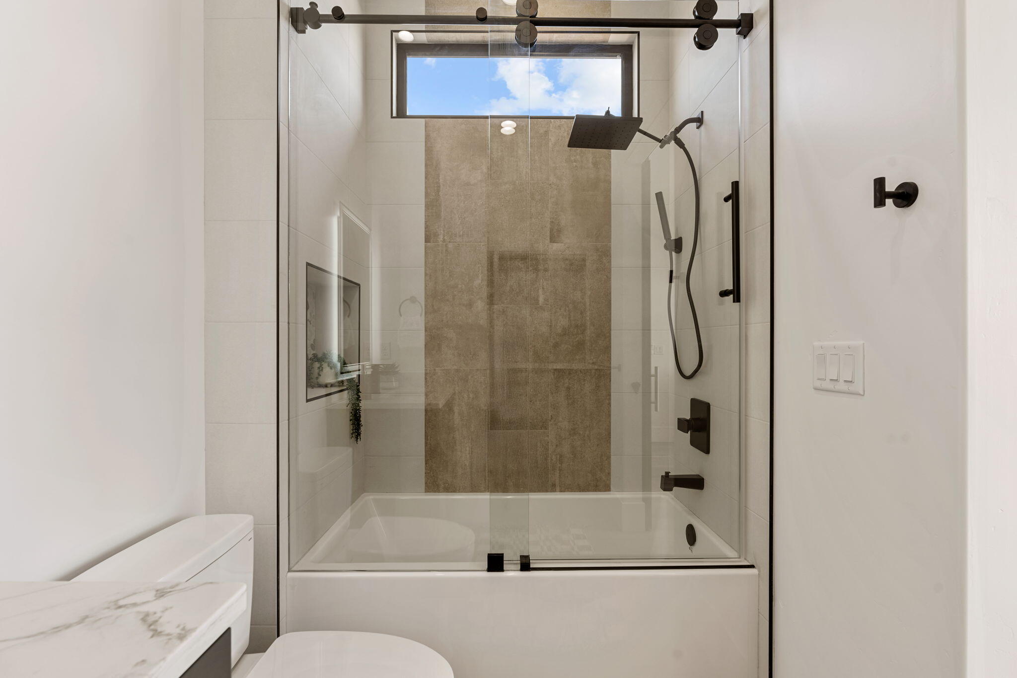 2885 East View Pointe Drive Washington, UT 84780 - Photo 68 of 99 ADU 1 Bedroom #4 Walkin Bathroom with tub/shower combo - Pic 7