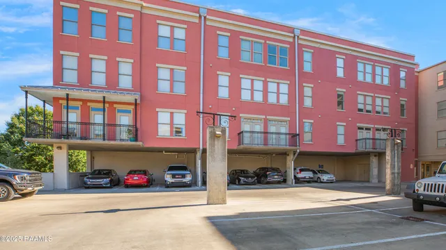 $240,000 | 201 Settlers Trace Boulevard, Unit 2414, Lafayette, LA 70508