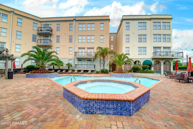 $240,000 | 201 Settlers Trace Boulevard, Unit 2414, Lafayette, LA 70508