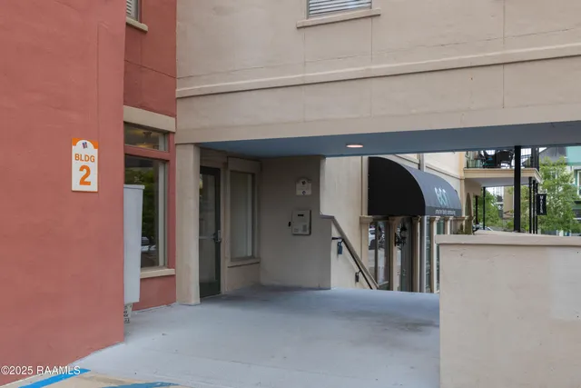 $240,000 | 201 Settlers Trace Boulevard, Unit 2414, Lafayette, LA 70508