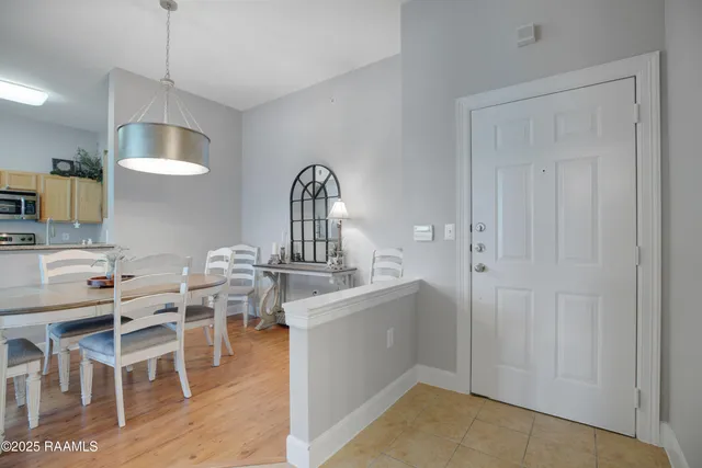 $240,000 | 201 Settlers Trace Boulevard, Unit 2414, Lafayette, LA 70508