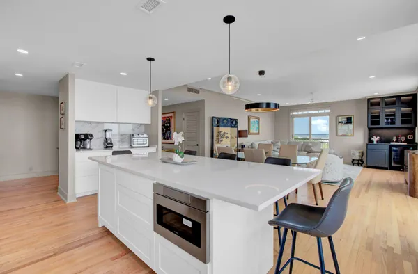 $10,000 | 1 King Street, Unit 607, Charleston, SC 29401